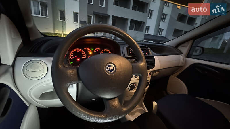 Хетчбек Fiat Punto 2004 в Харкові