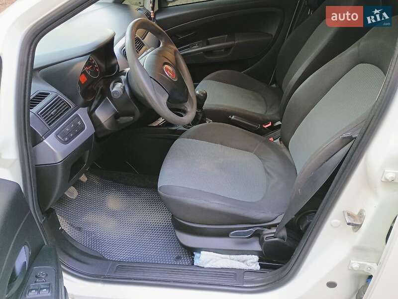 Хетчбек Fiat Punto 2010 в Івано-Франківську