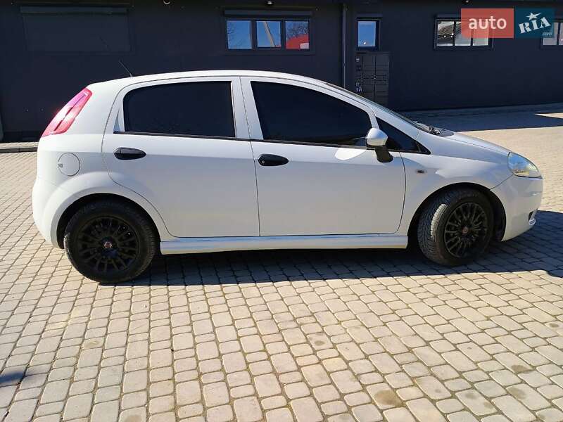 Хетчбек Fiat Punto 2010 в Івано-Франківську