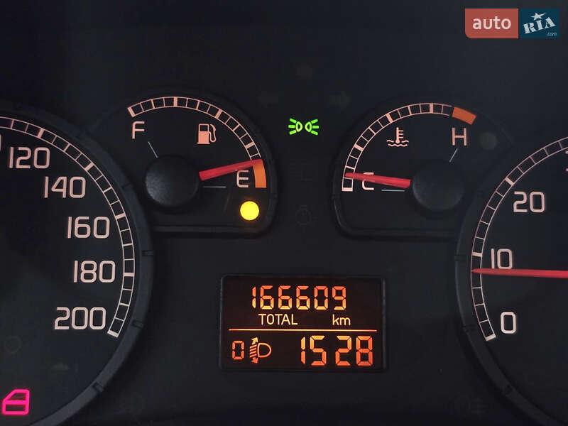 Хетчбек Fiat Punto 2004 в Новоселиці фото 16 Хетчбек Fiat Punto 2004 в Новоселиці