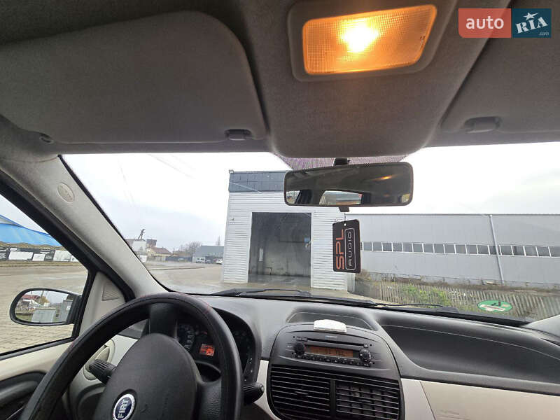 Хетчбек Fiat Punto 2004 в Новоселиці фото 2 Хетчбек Fiat Punto 2004 в Новоселиці