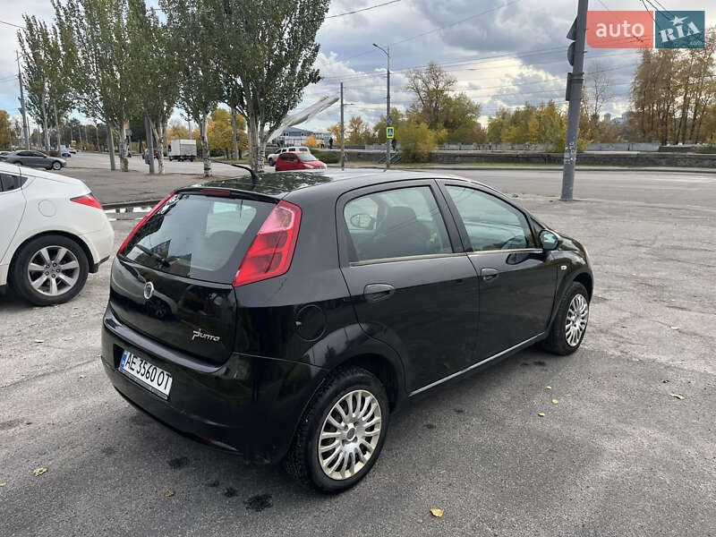 Хетчбек Fiat Punto 2009 в Дніпрі