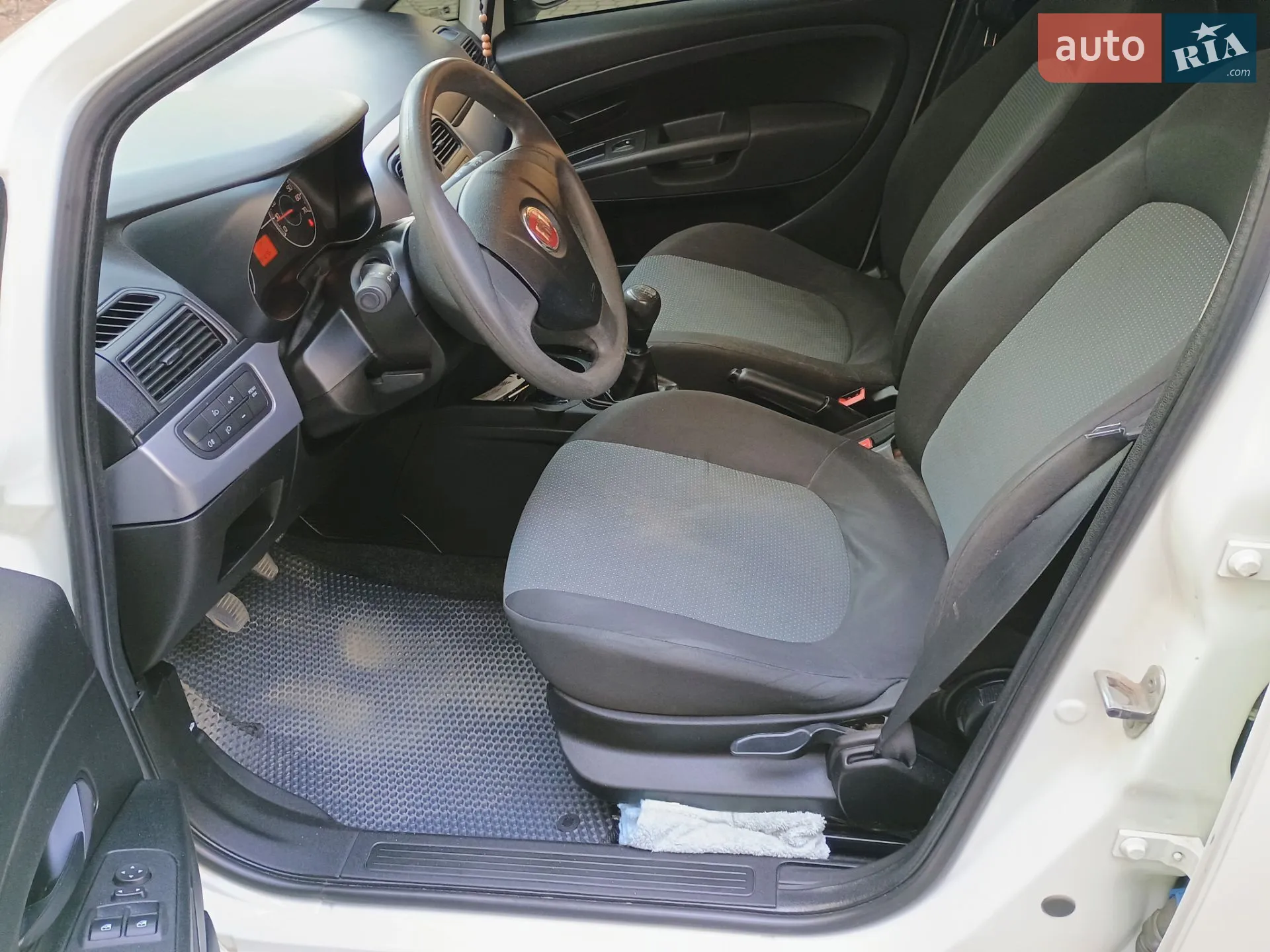 2010 Fiat Punto - мініатюра 12