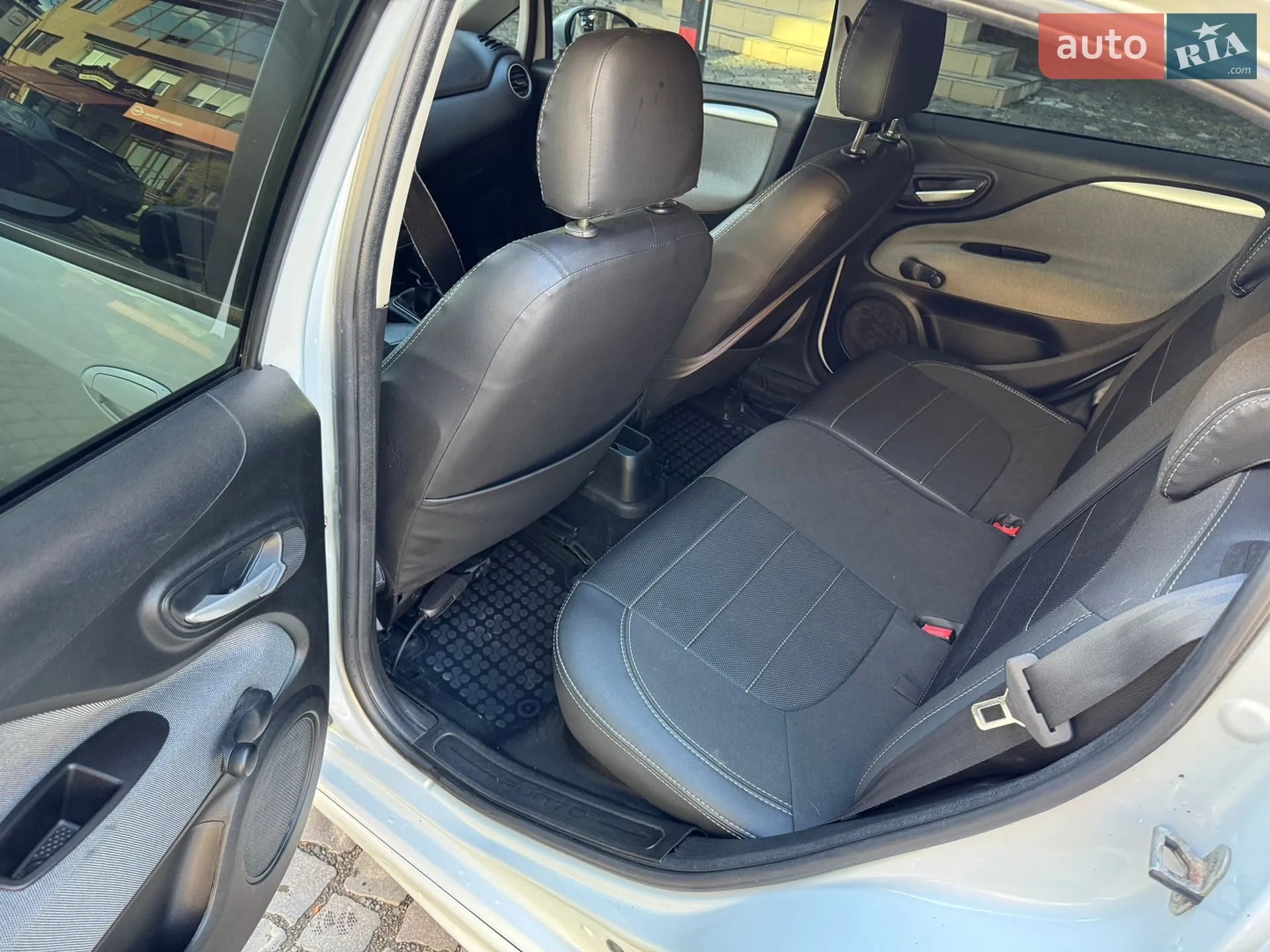 2010 Fiat Punto - мініатюра 16