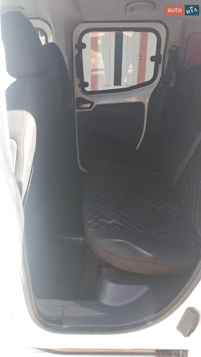 2010 Fiat Qubo - мініатюра 12
