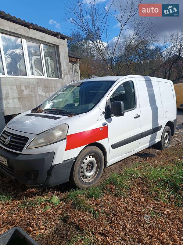 Вантажний фургон Fiat Scudo 2007 в Новій Ушиці