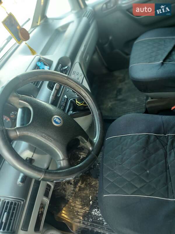 Минивэн Fiat Scudo 2006 в Остроге