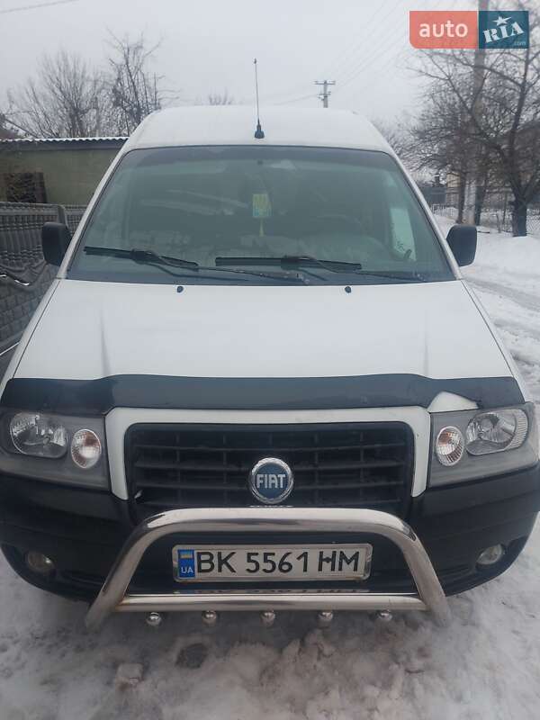 Минивэн Fiat Scudo 2006 в Остроге