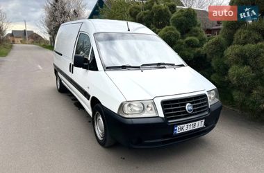 Вантажний фургон Fiat Scudo 2005 в Рівному