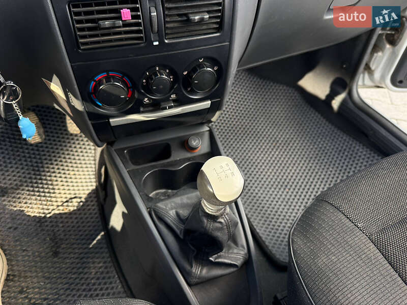 Седан Fiat Siena 2006 в Звягелі фото 18 Седан Fiat Siena 2006 в Звягелі