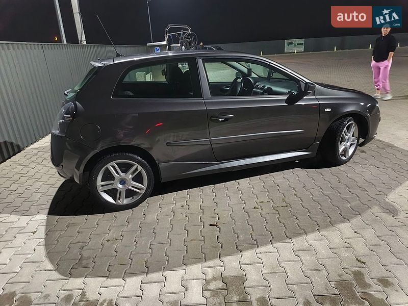 Хетчбек Fiat Stilo 2006 в Кагарлику