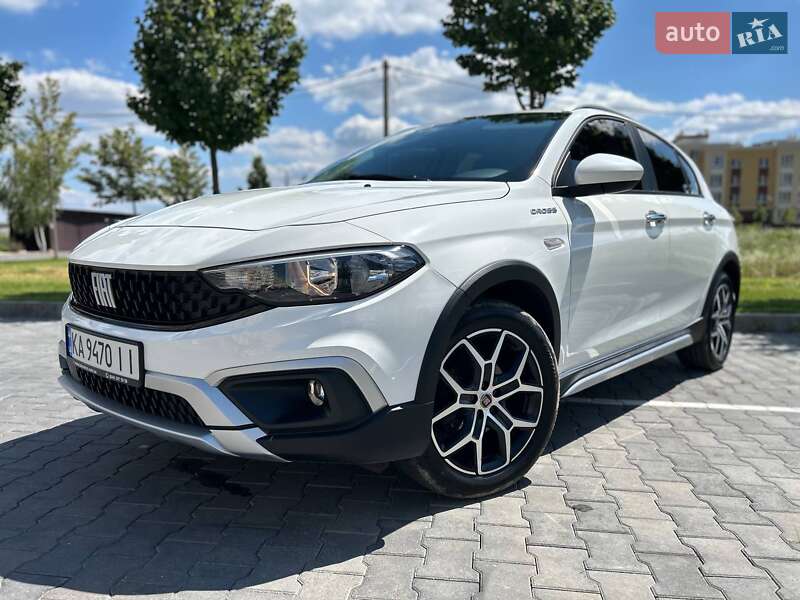 Хэтчбек Fiat Tipo Cross 2022 в 