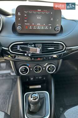 Хэтчбек Fiat Tipo Cross 2022 в 
