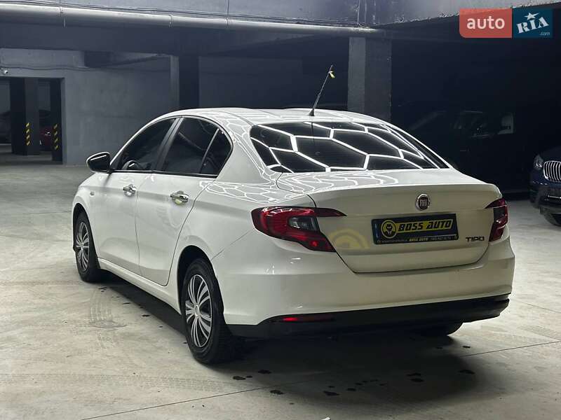 Седан Fiat Tipo 2018 в Чернівцях