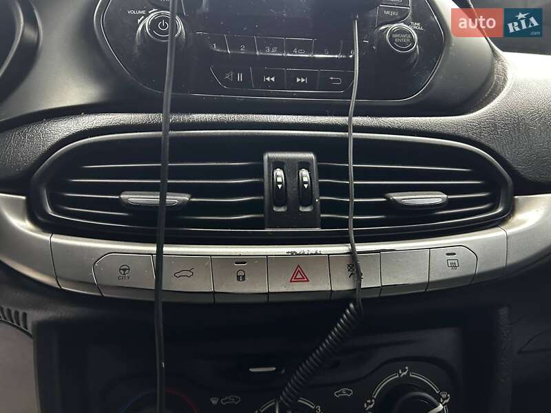 Седан Fiat Tipo 2018 в Чернівцях