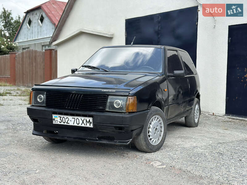 Хетчбек Fiat Uno 1988 в Городку