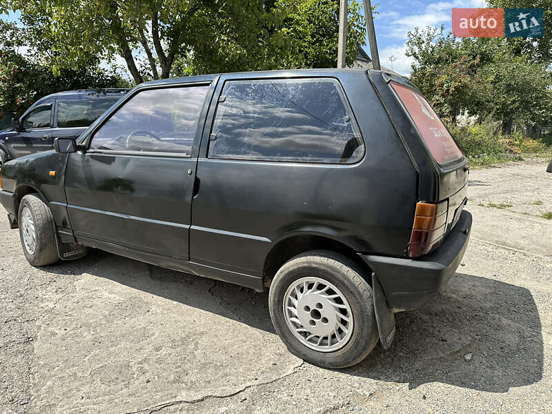 Хетчбек Fiat Uno 1988 в Городку