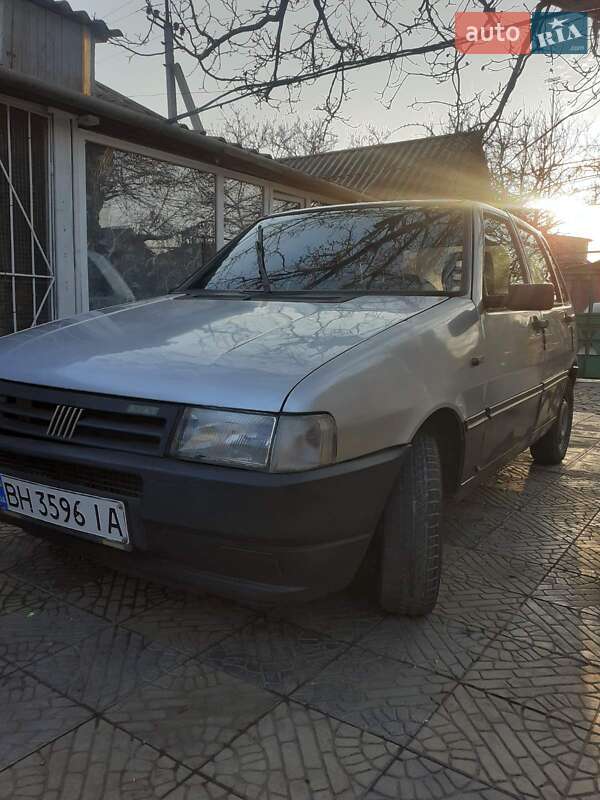 Хэтчбек Fiat Uno 1994 в Ананьеве