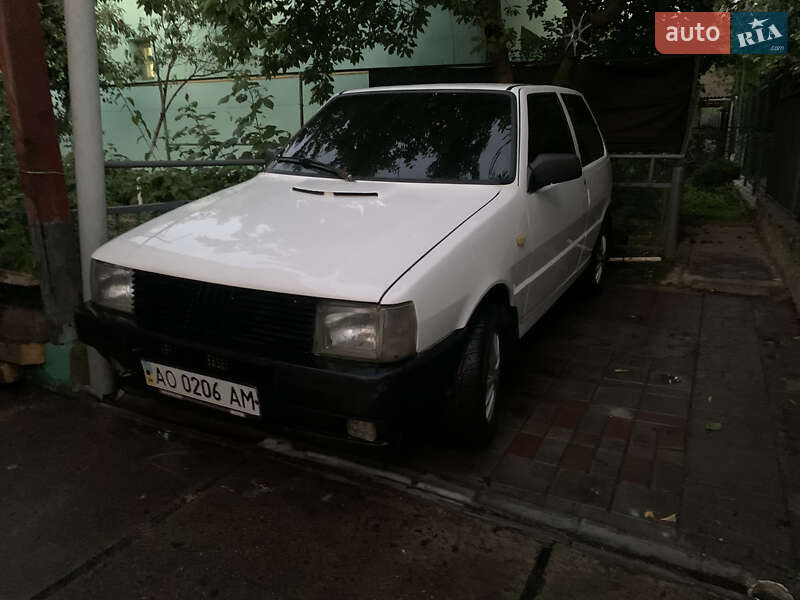 Хэтчбек Fiat Uno 1986 в Ужгороде