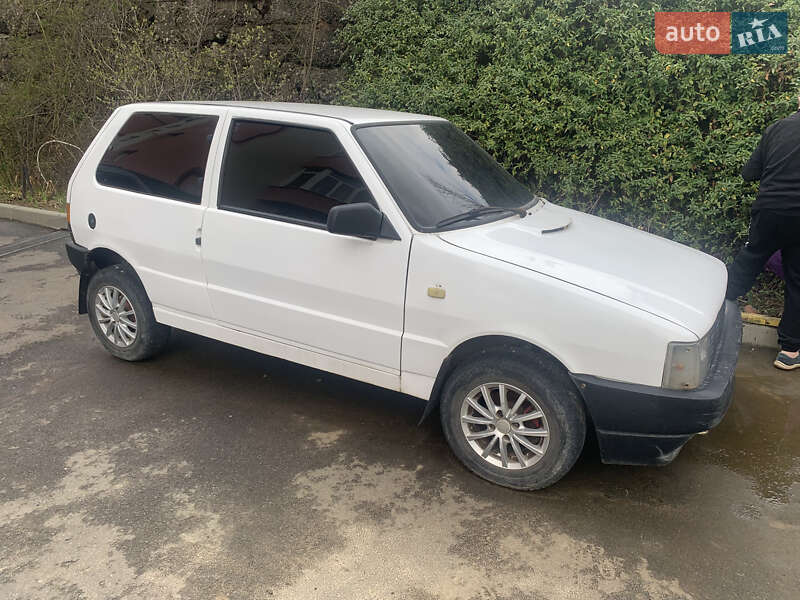Хэтчбек Fiat Uno 1986 в Ужгороде