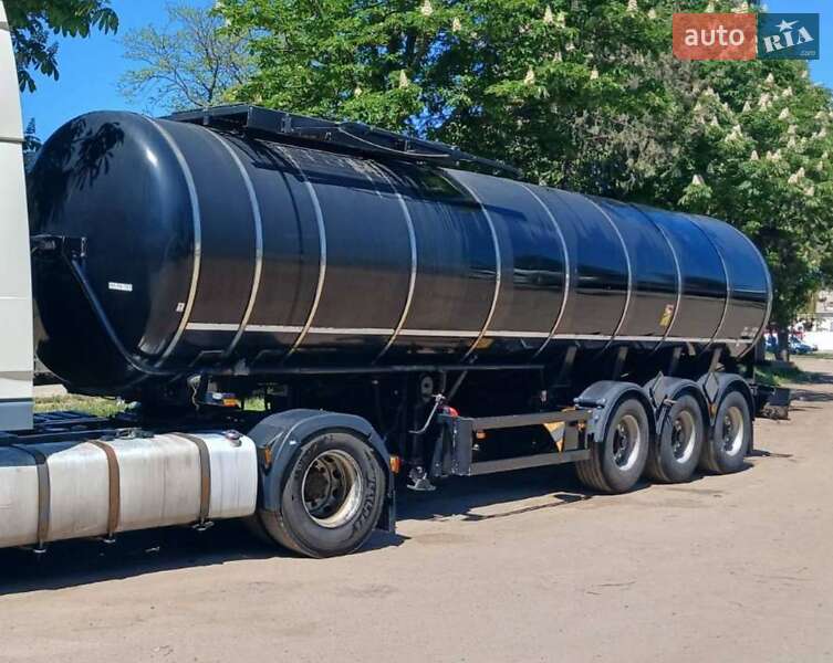 Цистерна полуприцеп Fluid AR R 2006 в 