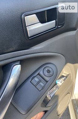 Хэтчбек Ford C-Max 2010 в 