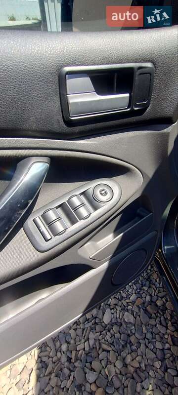 Минивэн Ford C-Max 2010 в Косове