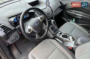 Минивэн Ford C-Max 2015 в Вишневом