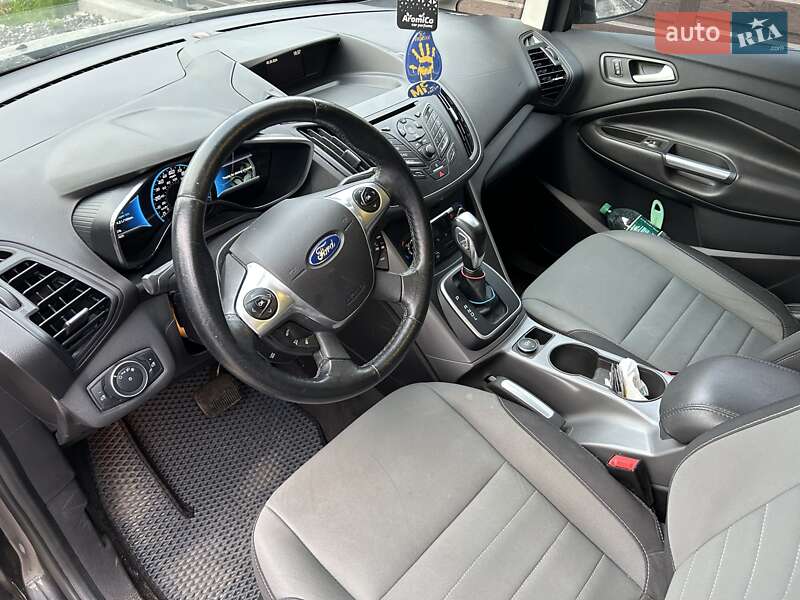 Минивэн Ford C-Max 2015 в Вишневом