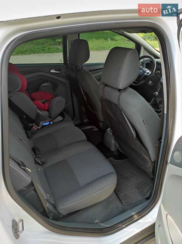 Минивэн Ford C-Max 2012 в Ромнах