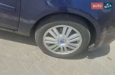 Мінівен Ford C-Max 2004 в 
