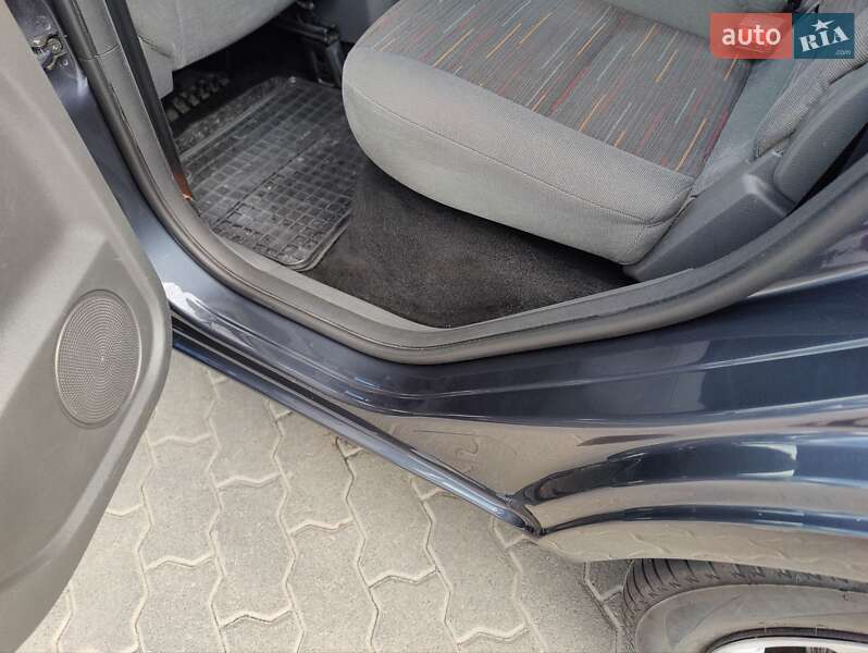 Минивэн Ford C-Max 2009 в Луцке