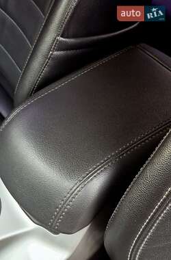 Мінівен Ford C-Max 2015 в 