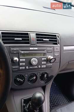 Мінівен Ford C-Max 2005 в 