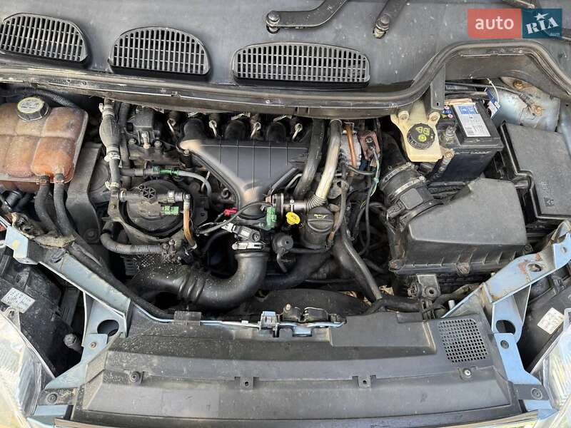 Мінівен Ford C-Max 2004 в Кіцмані