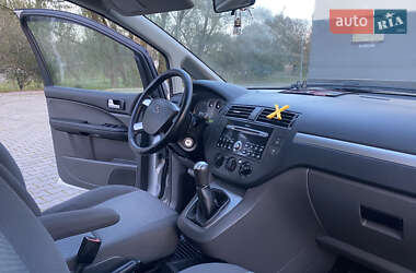 Минивэн Ford C-Max 2005 в  фото 13 Минивэн Ford C-Max 2005 в