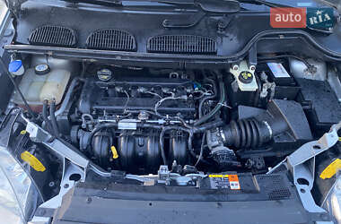 Минивэн Ford C-Max 2005 в  фото 21 Минивэн Ford C-Max 2005 в
