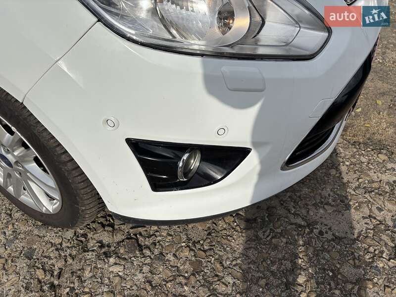 Минивэн Ford C-Max 2015 в Нововолынске