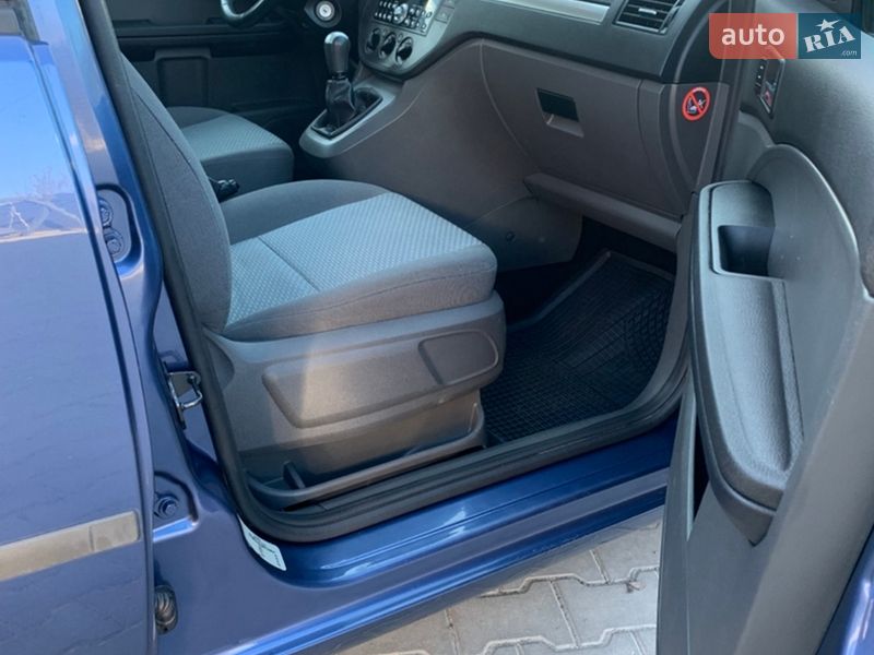 Минивэн Ford C-Max 2004 в Луцке