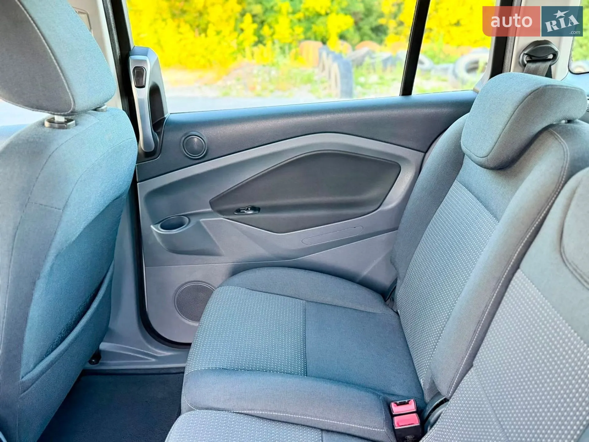 2011 Ford C-MAX - мініатюра 38