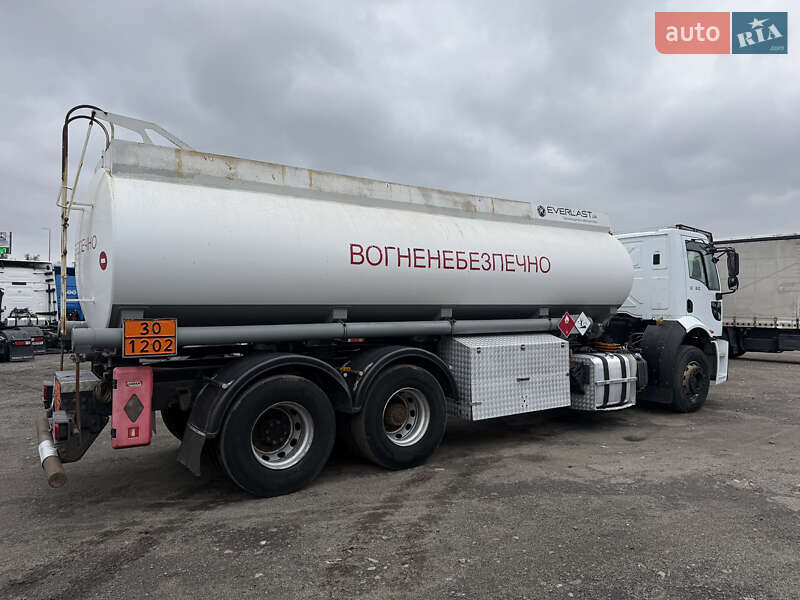 Бензовоз Ford Cargo 2014 в Киеве