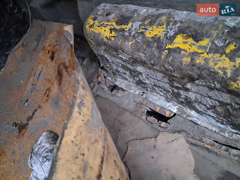 Грузовой фургон Ford Courier 1998 в Решетиловке