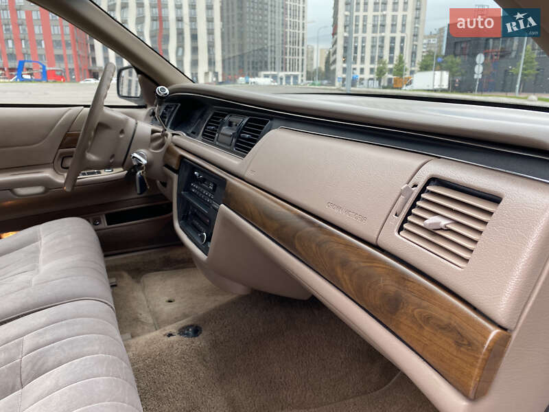 Седан Ford Crown Victoria 1994 в Киеве