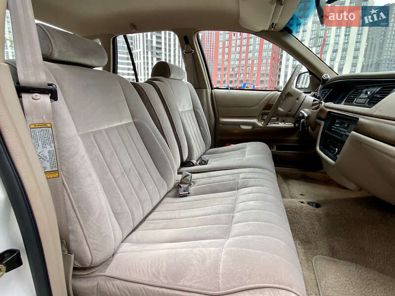 Седан Ford Crown Victoria 1994 в Киеве