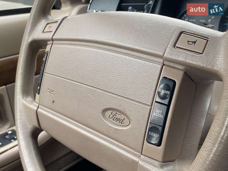 Седан Ford Crown Victoria 1994 в Киеве