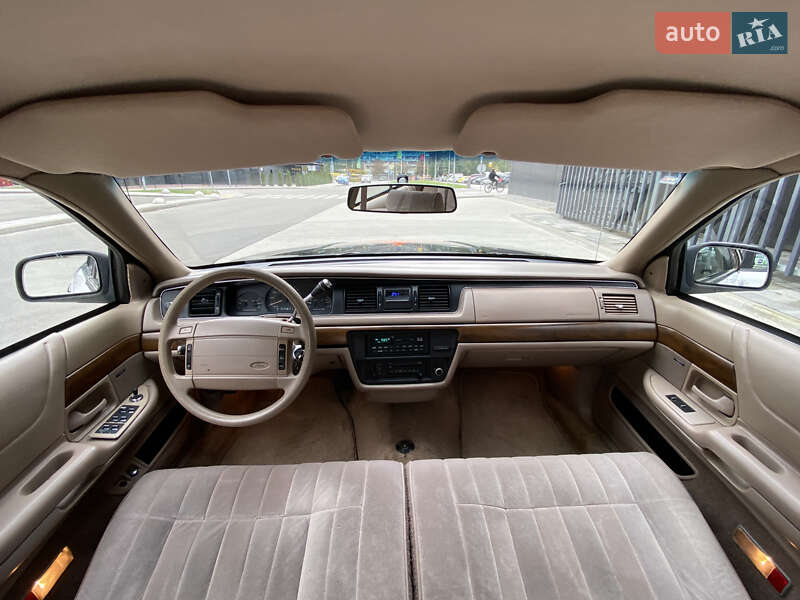 Седан Ford Crown Victoria 1994 в Киеве