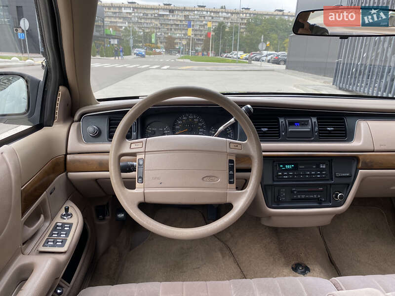 Седан Ford Crown Victoria 1994 в Киеве