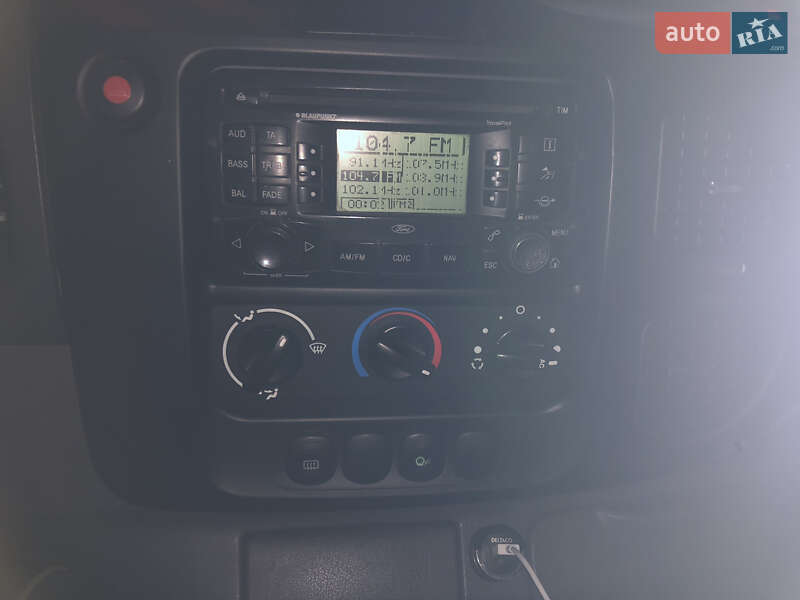 Минивэн Ford E-250 2003 в Львове