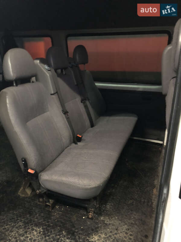 Минивэн Ford E-250 2003 в Львове