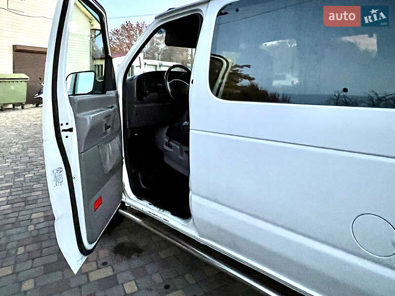 Мінівен Ford E-350 1997 в Овідіополі
